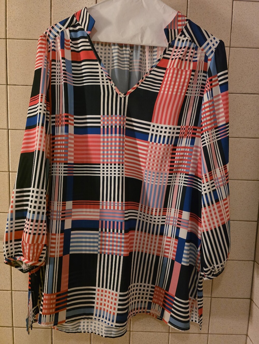 JUDE CONNALLY Womens V-Neck Plaid Print Blouse in Coral, Navy & White